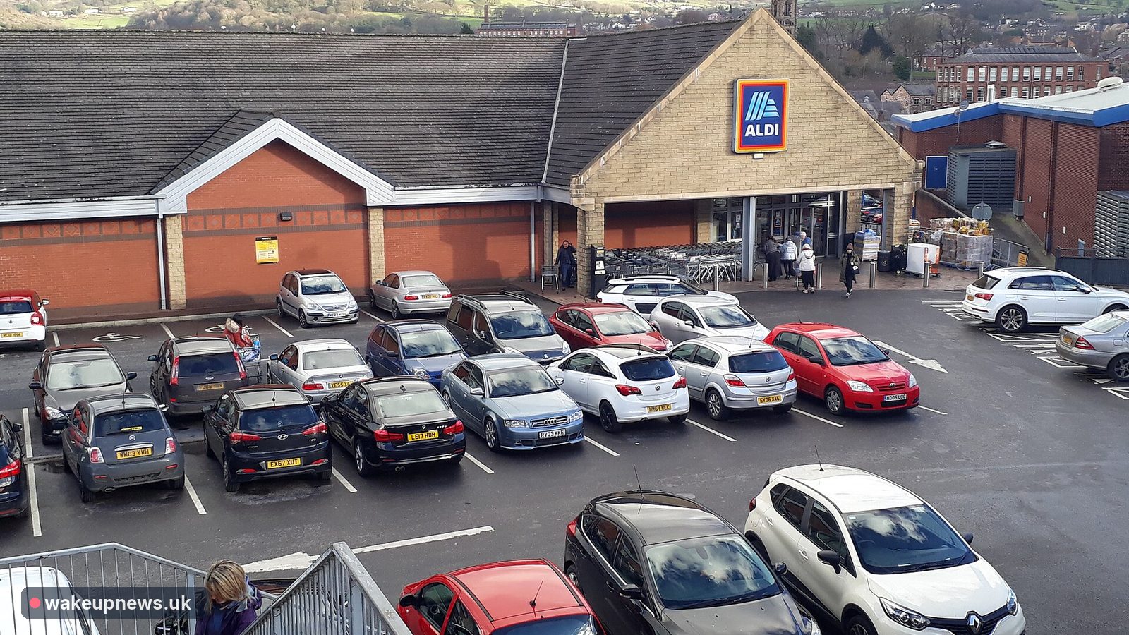 Aldi supermarket in Macclesfield with a busy car park in front